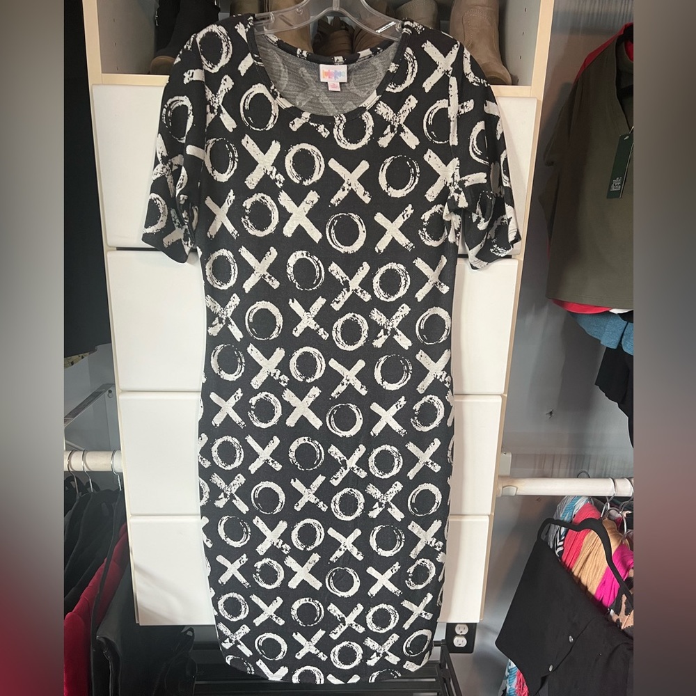 LuLaRoe Julia black X&O design - small